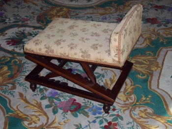 Cassius Gout Stool Back